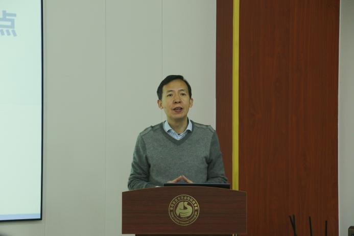 校皇冠最新登录网址官方网站委员